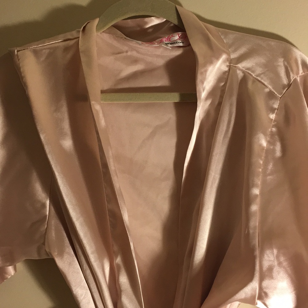 Pink Robe - Picture 3 of 4